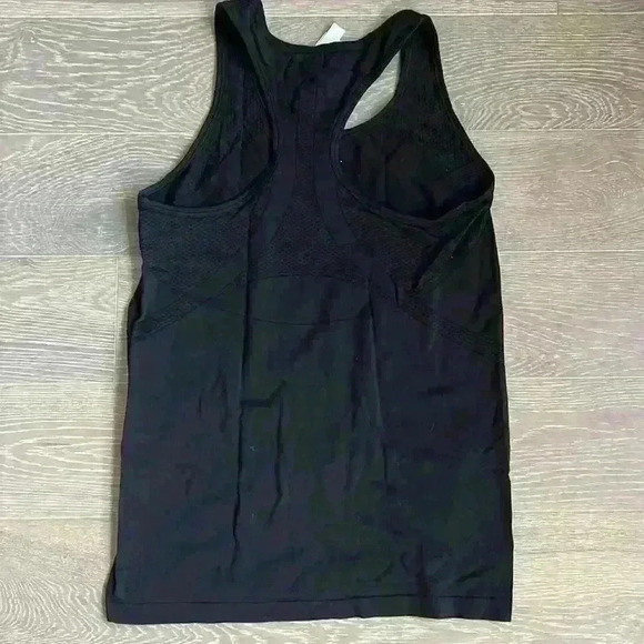 GAPFit Black Workout Tank - Picture 3 of 4